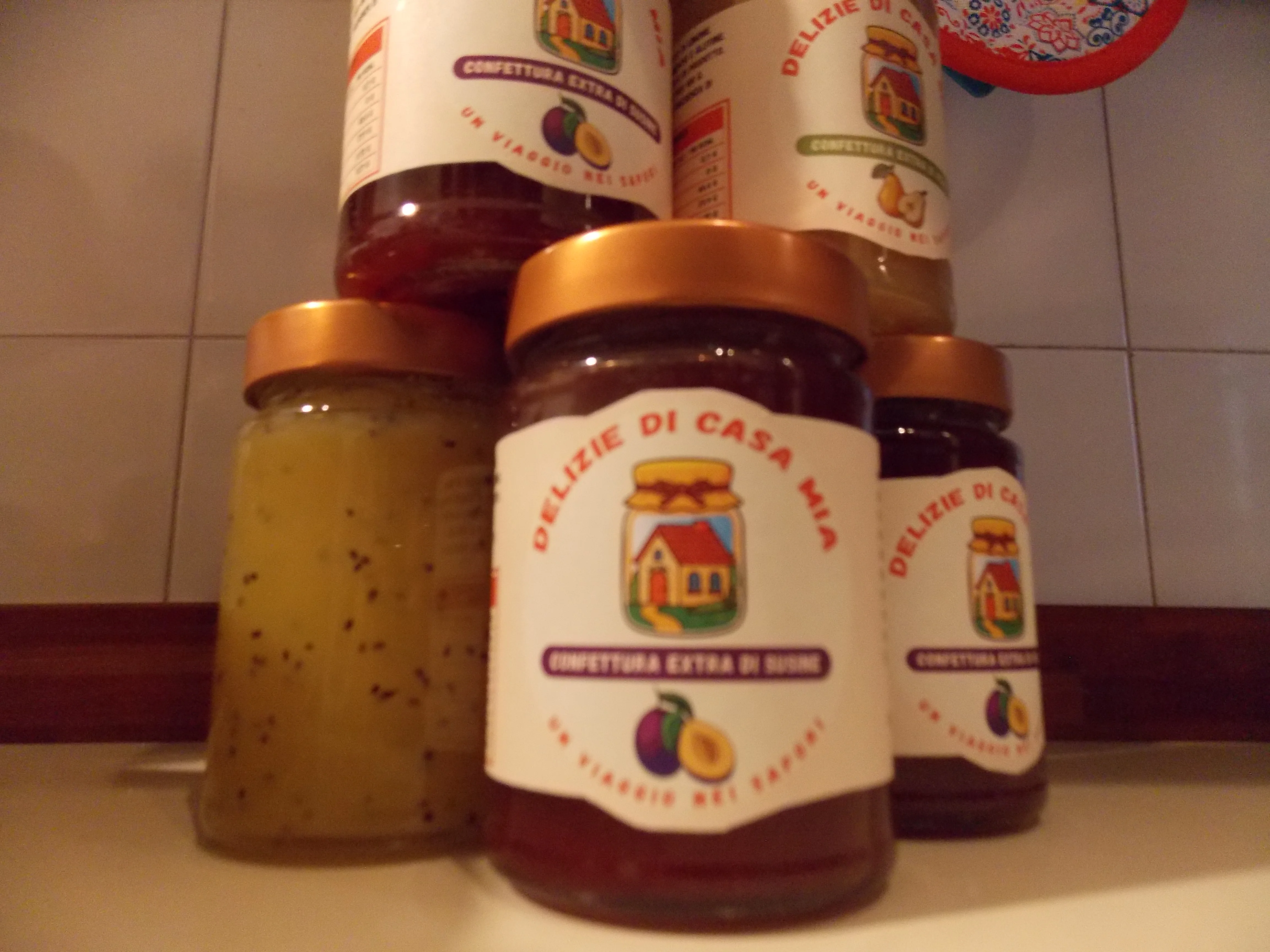 Vasetti allineati pronti per la spedizione