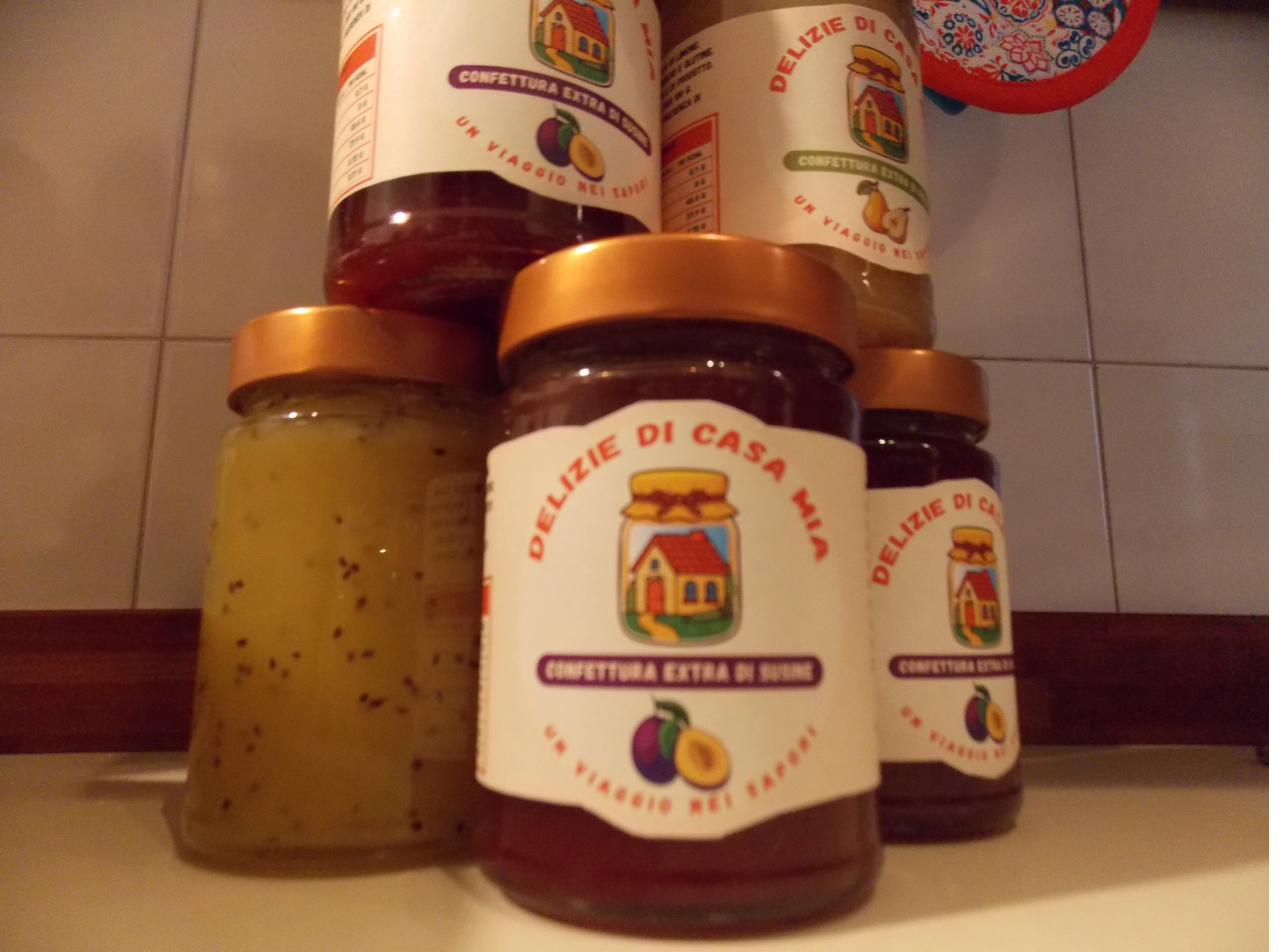 Preparazione artigianale di confetture e marmellate fatte in casa a Roma
